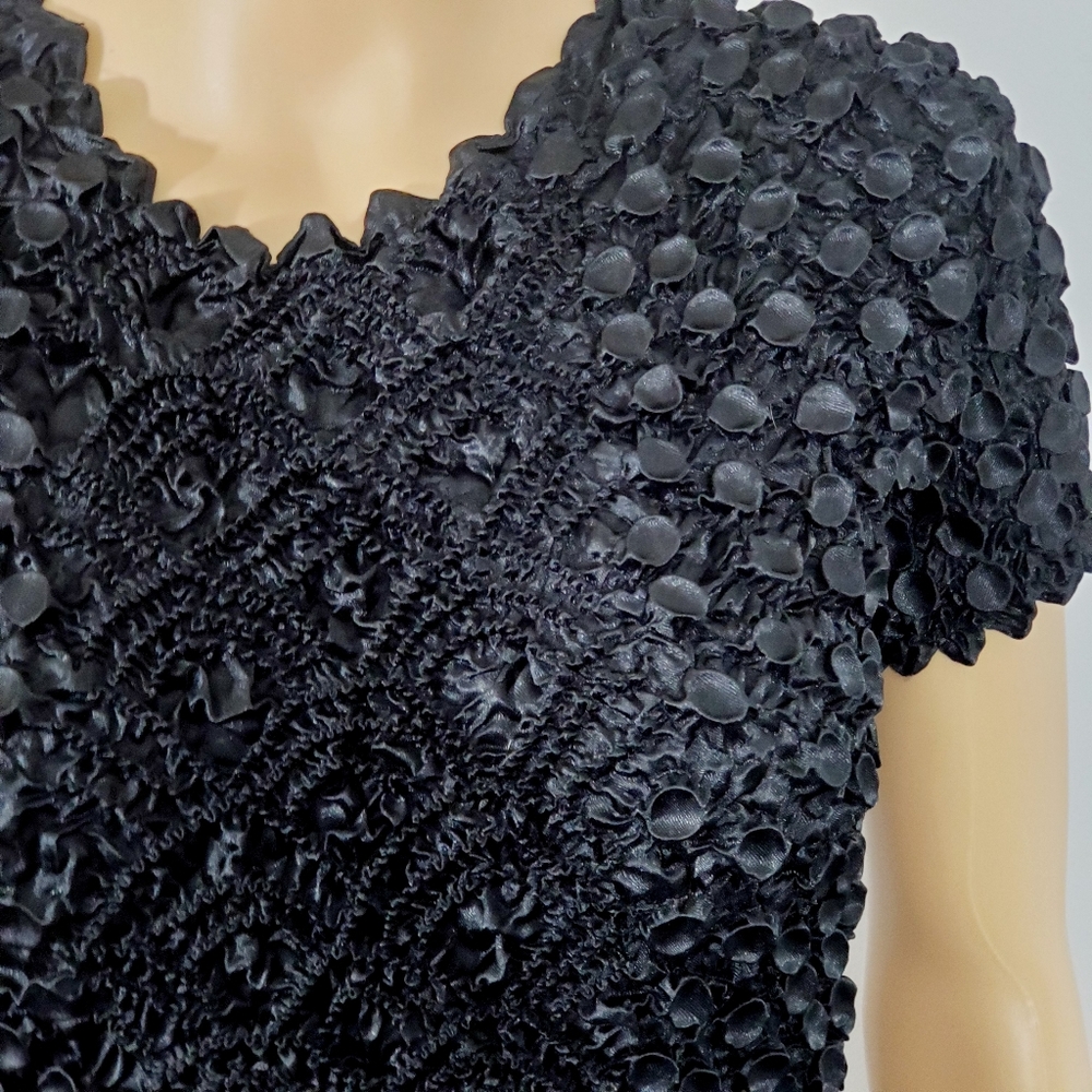 Black Stretchy Textured Short Sleeve Top Size OSFM - Picture 2 of 7